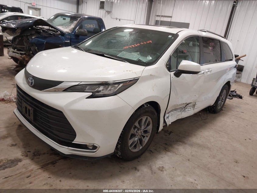 2021 Toyota Sienna Xle