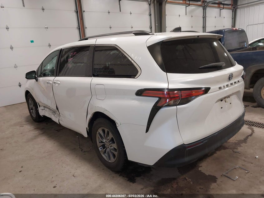 2021 Toyota Sienna Xle