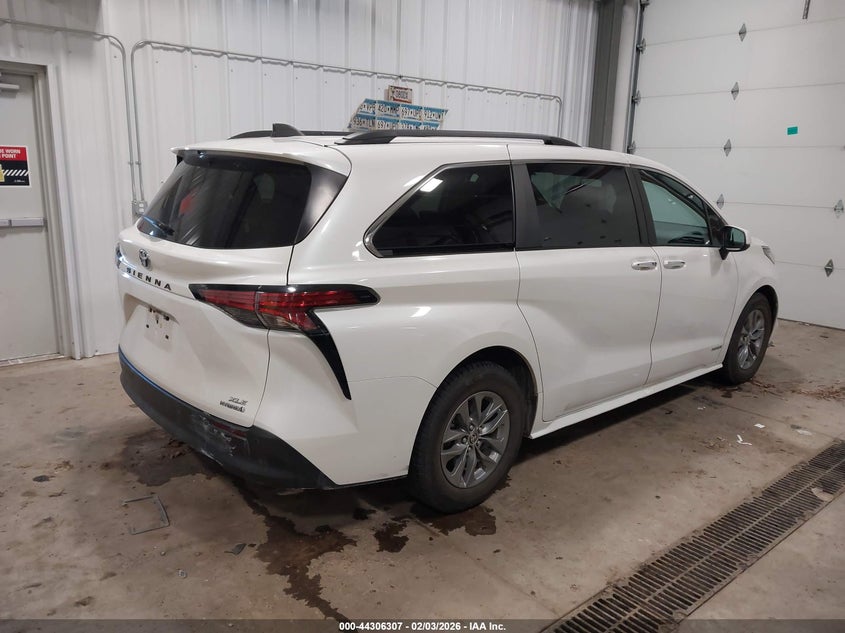 2021 Toyota Sienna Xle