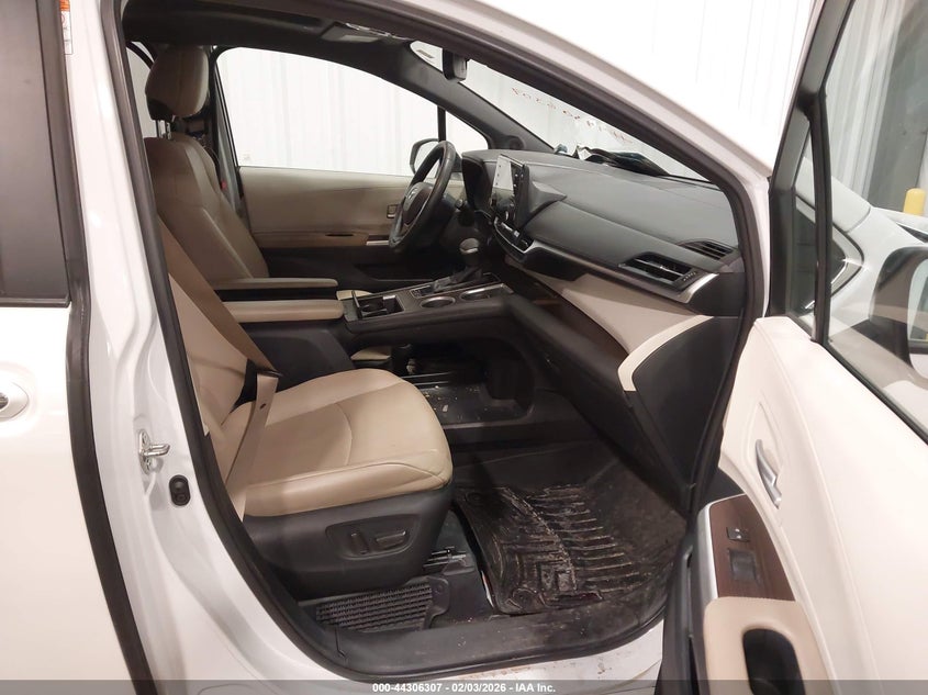 2021 Toyota Sienna Xle