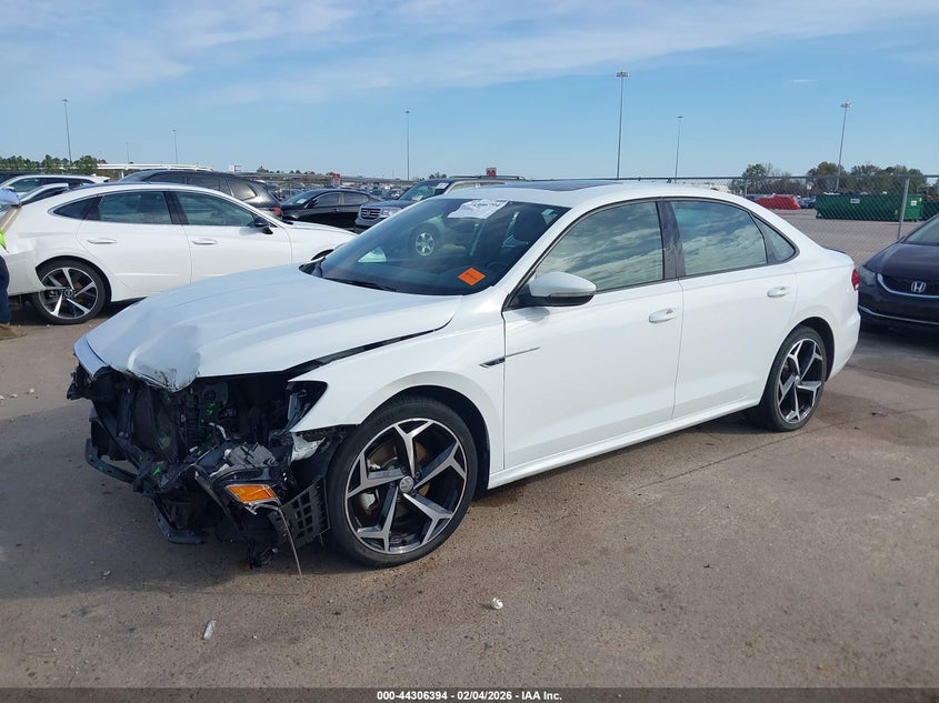 2022 Volkswagen Passat 2.0T R-Line