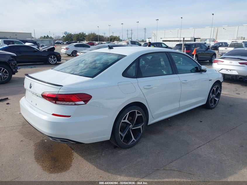 2022 Volkswagen Passat 2.0T R-Line