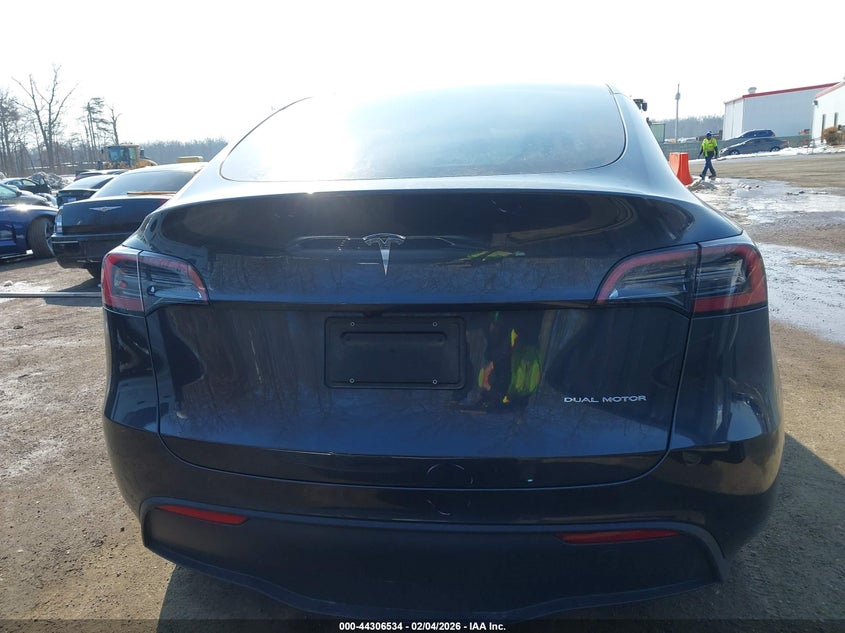 2024 Tesla Model y Long Range Dual Motor All-Wheel Drive grey Lot 111044306534 Vin 7SAYGDEE9RA244223