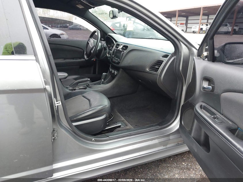 2013 Chrysler 200 Limited