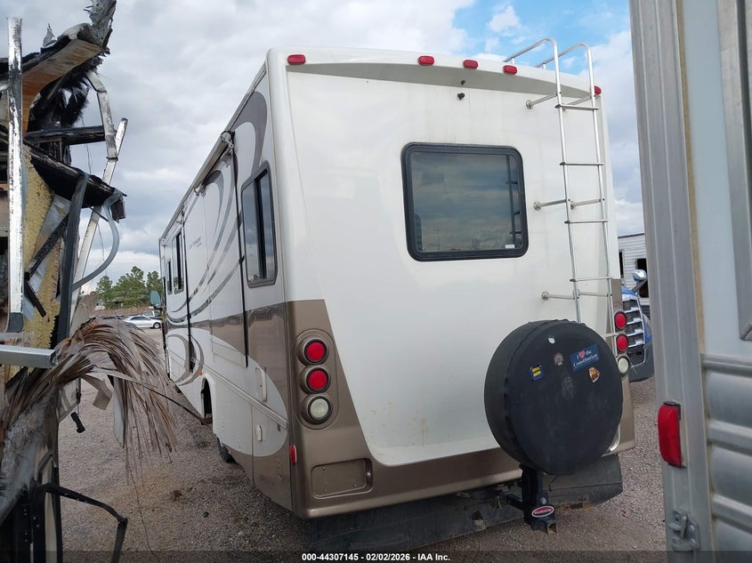 2005 Workhorse Custom Chassis Motorhome Chassis W22