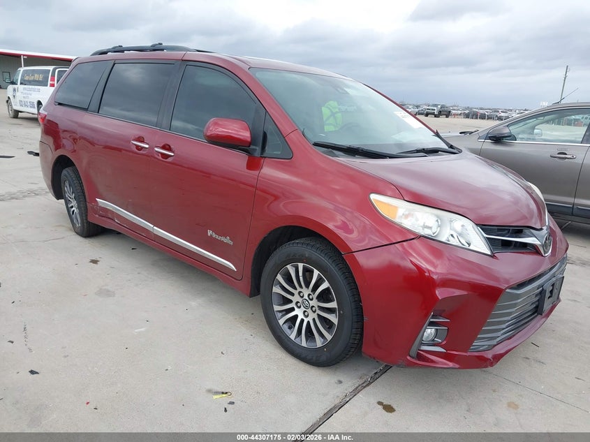 2018 Toyota Sienna Xle 8 Passenger