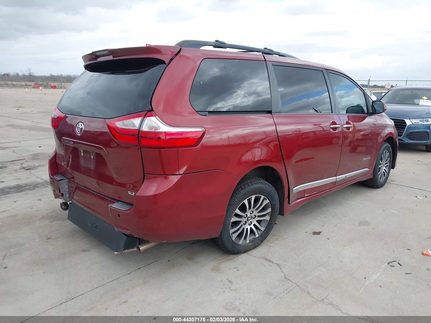 2018 Toyota Sienna Xle 8 Passenger