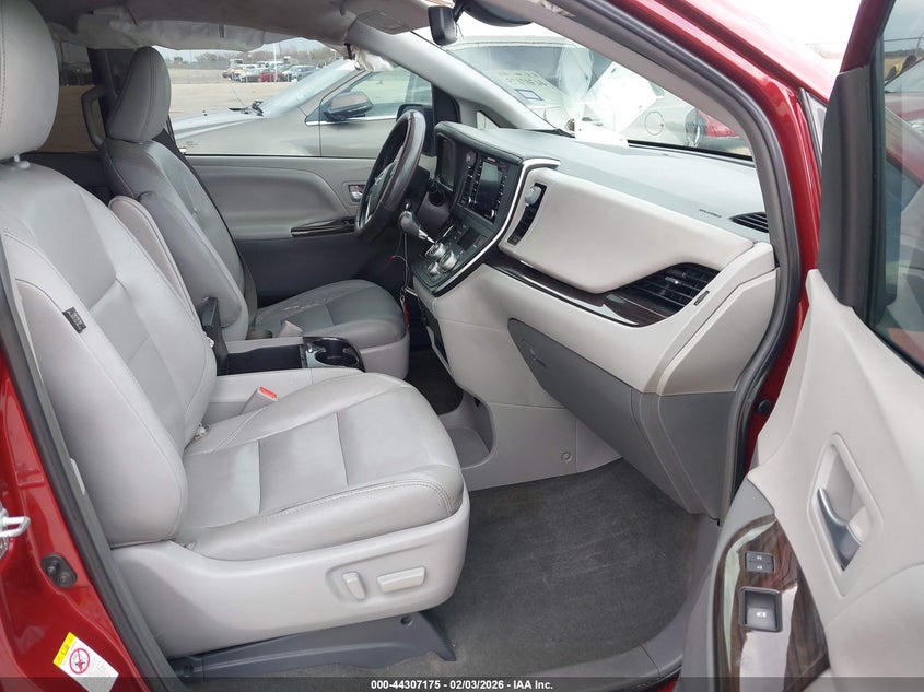 2018 Toyota Sienna Xle 8 Passenger