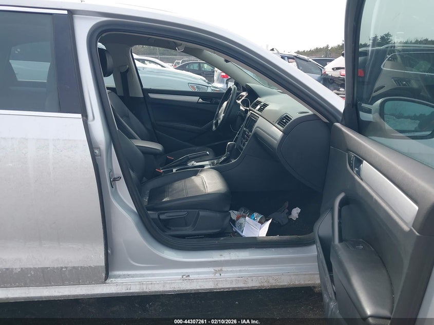 2013 Volkswagen Passat 2.5L Se