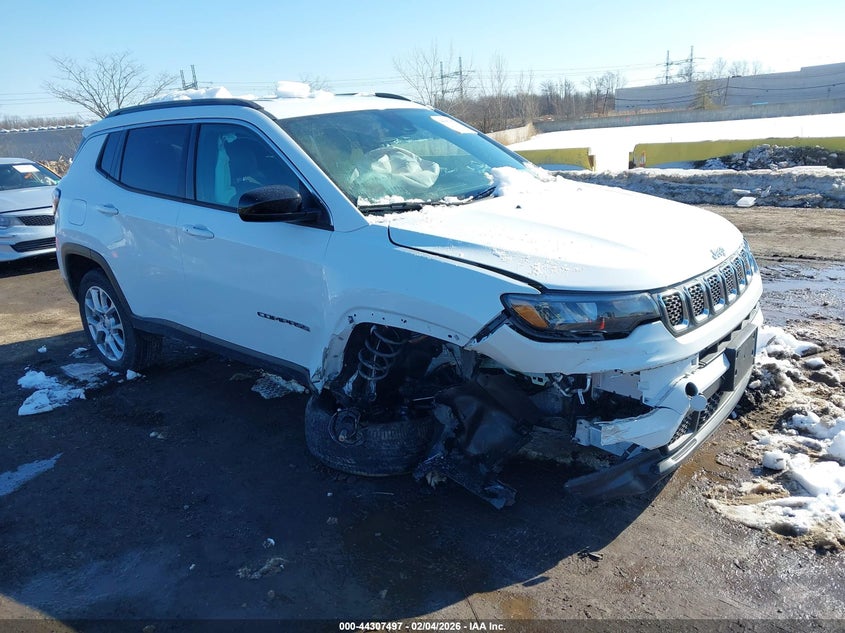 2023 Jeep Compass Latitude Lux Fwd