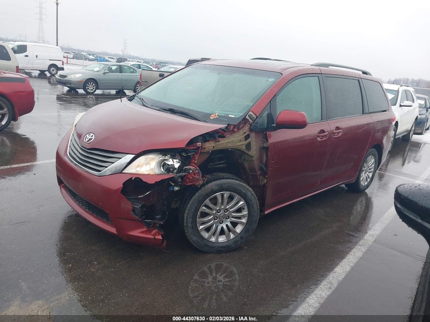 2013 Toyota Sienna Xle V6 8 Passenger