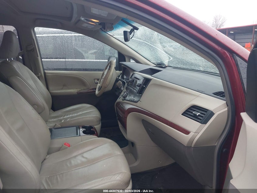 2013 Toyota Sienna Xle V6 8 Passenger