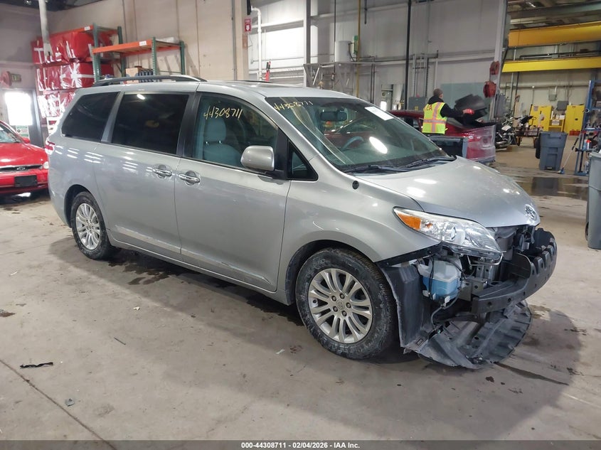 2014 Toyota Sienna Xle V6 8 Passenger