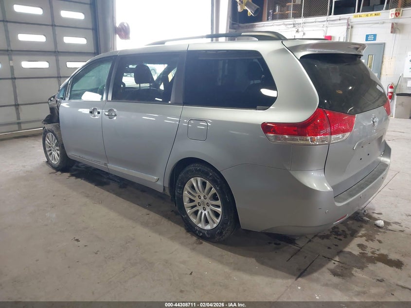 2014 Toyota Sienna Xle V6 8 Passenger