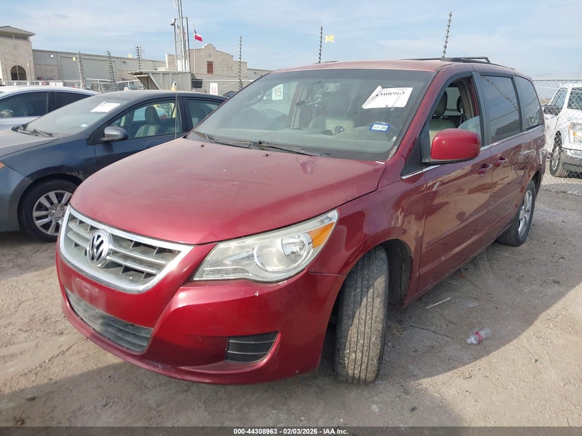 2011 Volkswagen Routan Se