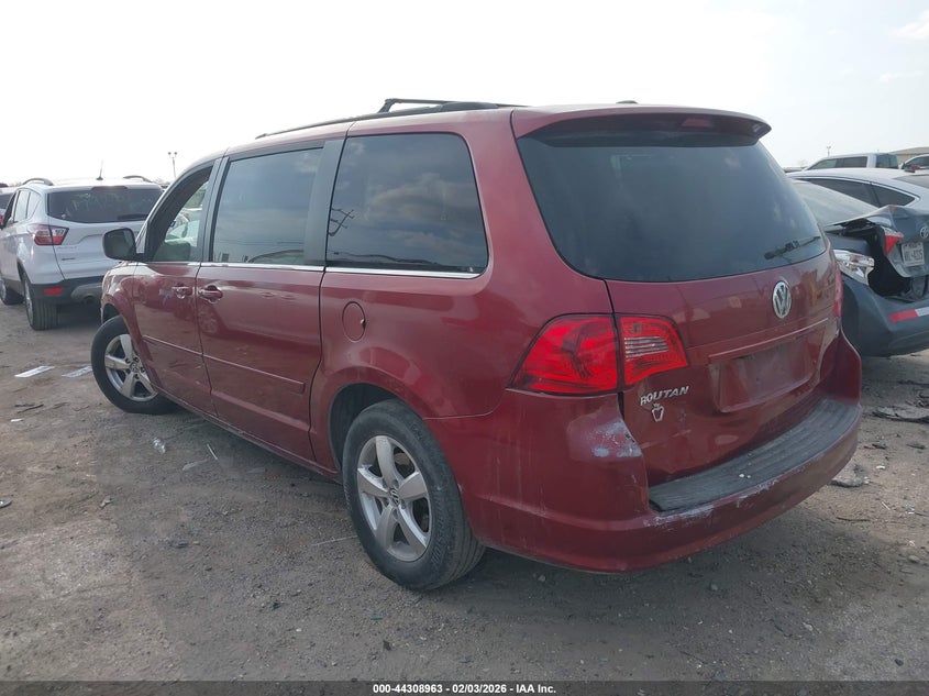 2011 Volkswagen Routan Se