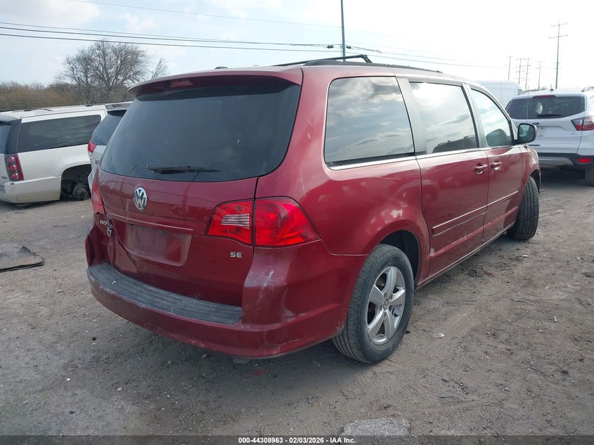 2011 Volkswagen Routan Se