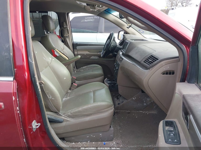 2011 Volkswagen Routan Se