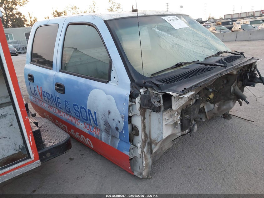 1GBHC23U36F173929 CHEVROLET SILVERADO Photo 1