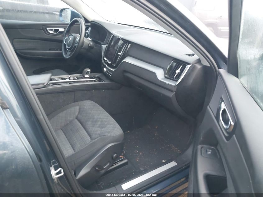 2022 Volvo Xc60 B5 Momentum