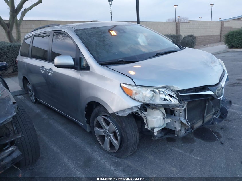2018 Toyota Sienna Le 8 Passenger