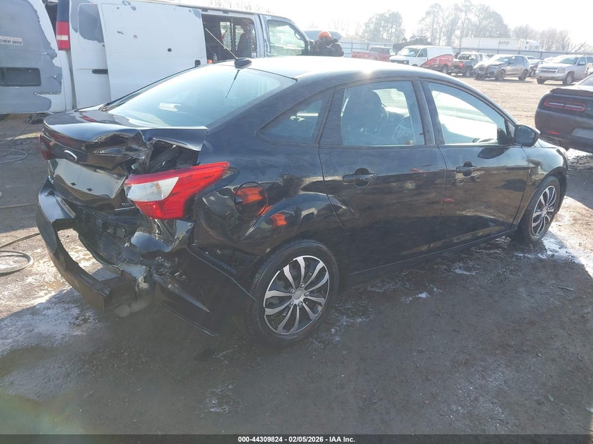 2012 Ford Focus 2.0 Se black Lot 111044309824 Vin 1FAHP3F25CL405305