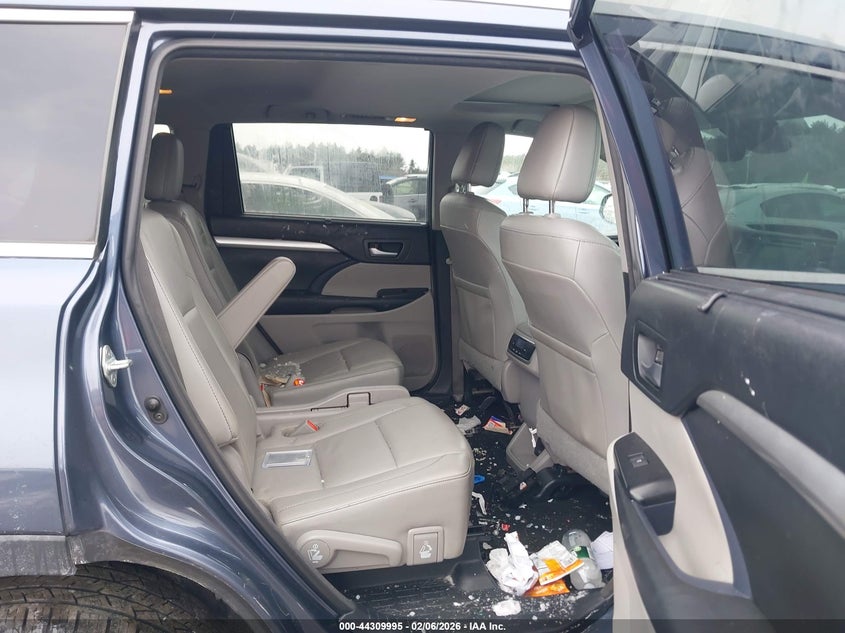 VIN 5TDJZRFH2JS867720 2018 TOYOTA HIGHLANDER XLE