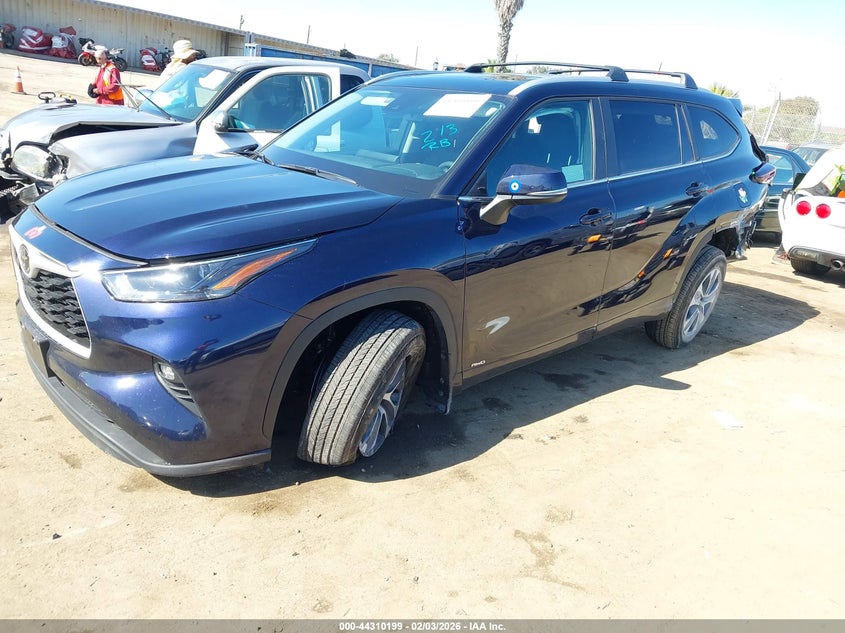2025 Toyota Highlander Hybrid Xle