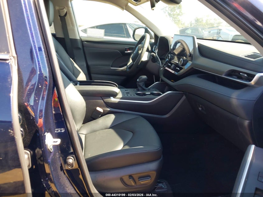 2025 Toyota Highlander Hybrid Xle