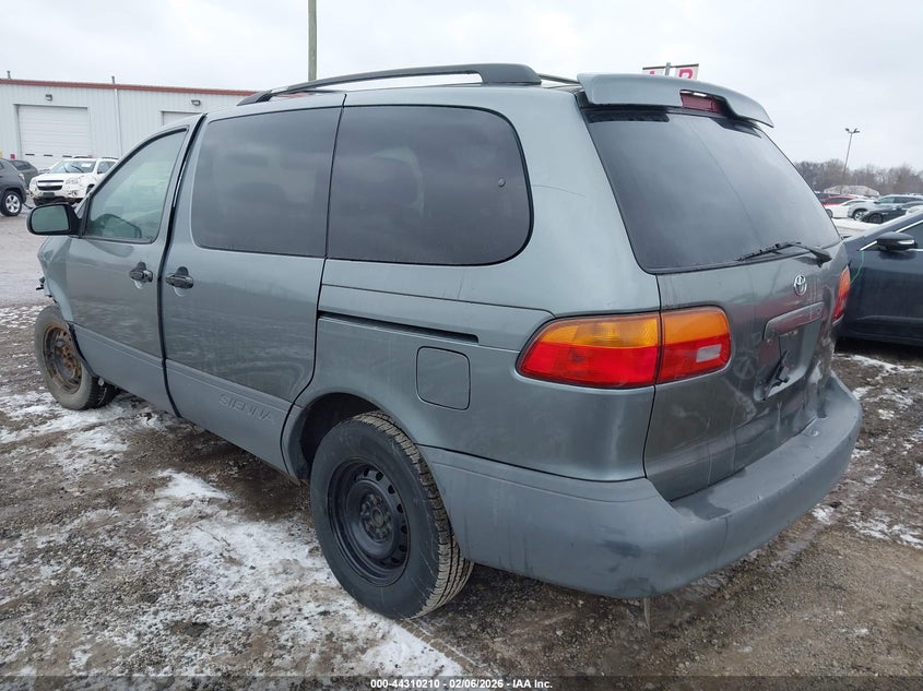 1998 Toyota Sienna Le