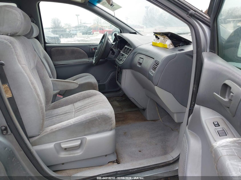 1998 Toyota Sienna Le