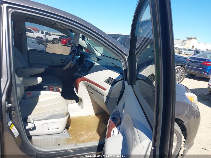 2013 Toyota Sienna Limited 7 Passenger