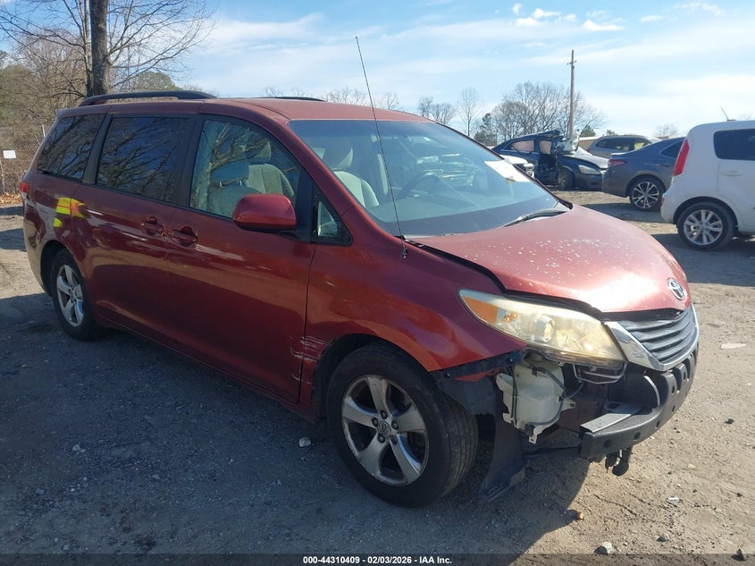 2012 Toyota Sienna Le V6 8 Passenger