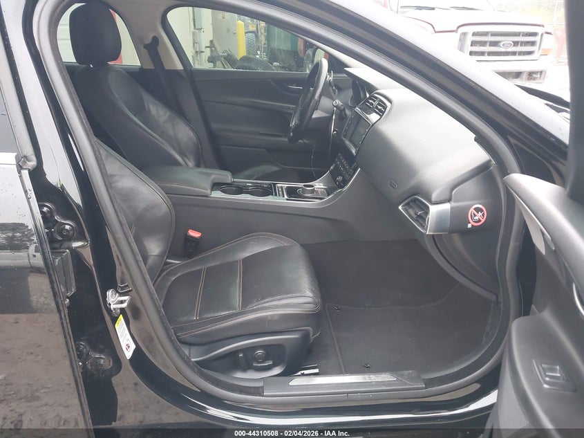 2017 Jaguar Xe 25T Prestige