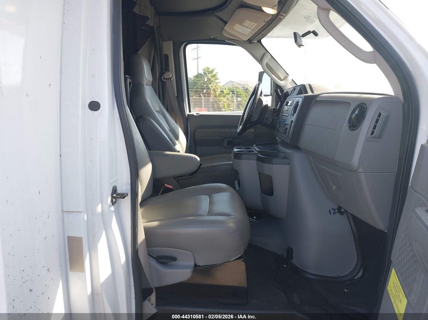 1FDXE4FS7KDC26558 2019 Ford Econoline E-450 Cutaway white