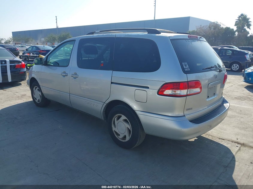 2002 Toyota Sienna Le