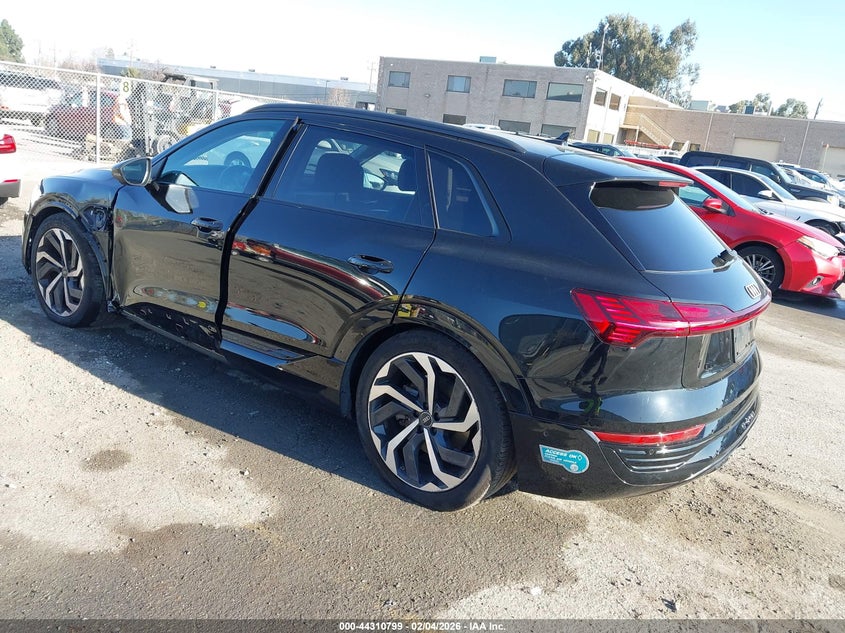 Vin: wa15aage0rb060401, lot: 44807179, audi q8 e-tron premium plus quattro 20243