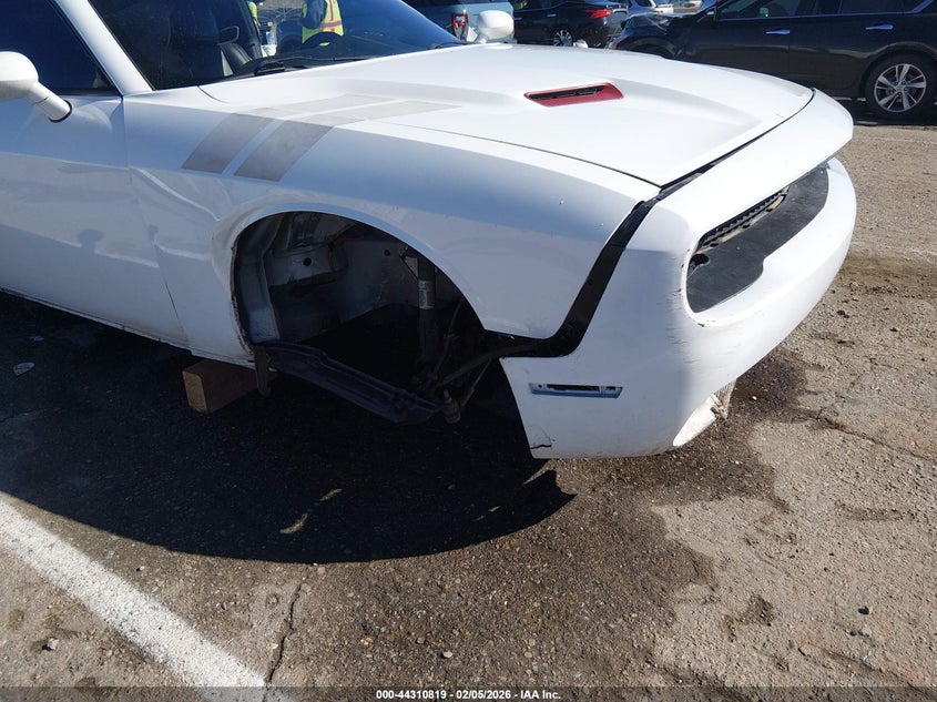 2C3CDZBG0FH850736 2015 Dodge Challenger 3.6 Sxt Plus white
