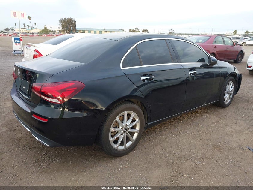 2021 Mercedes-Benz A 220