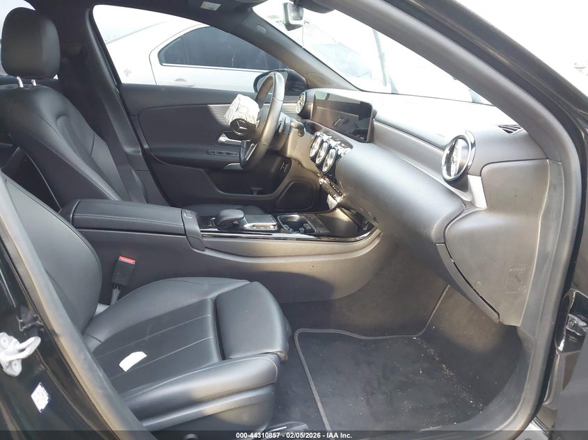 2021 Mercedes-Benz A 220