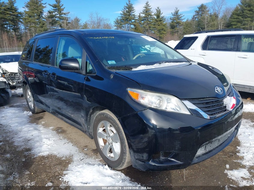 2012 Toyota Sienna Le V6 8 Passenger