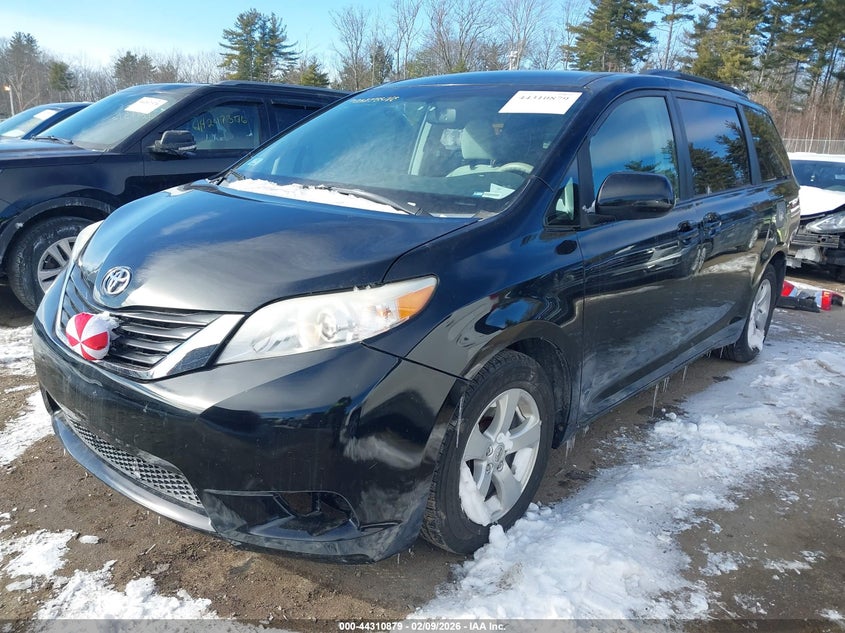 2012 Toyota Sienna Le V6 8 Passenger