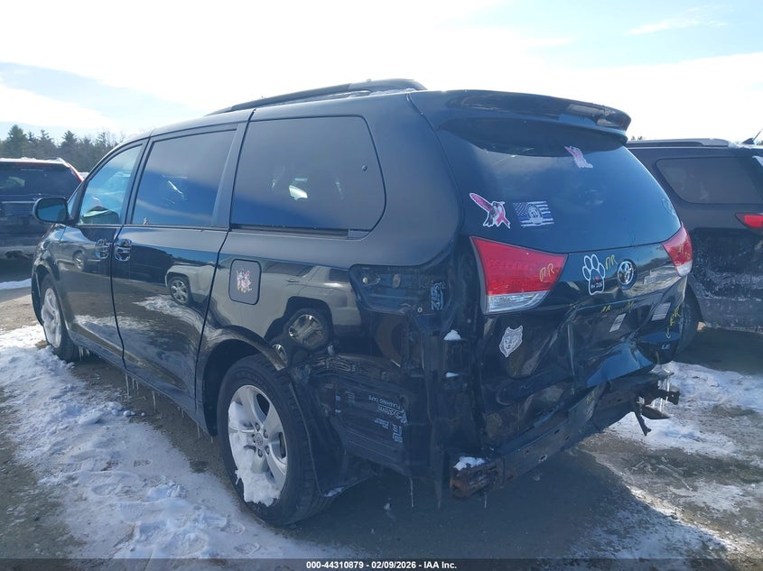 2012 Toyota Sienna Le V6 8 Passenger
