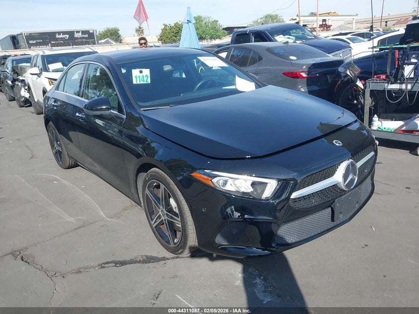 2022 Mercedes-Benz A 220