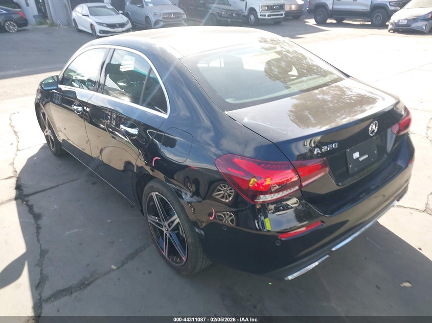 2022 Mercedes-Benz A 220