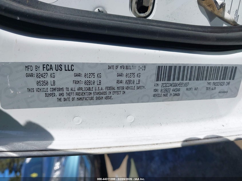 2C3CCAKG6KH591037 2019 Chrysler 300 3.6 Limited Awd White