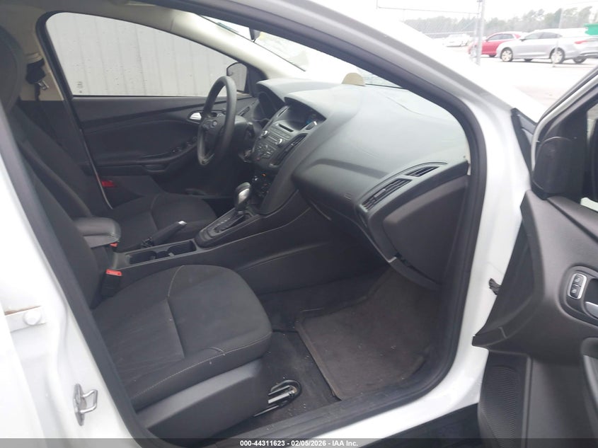 2017 Ford Focus 2.0 Se white Lot 111044311623 Vin 1FADP3F2XHL286964