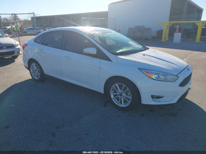 Vin: 1fadp3f2xhl286964, lot: 44808003, ford focus se 2017 img_1