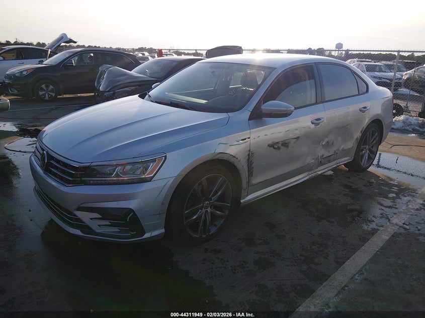 2018 Volkswagen Passat 2.0T R-Line/2.0T S