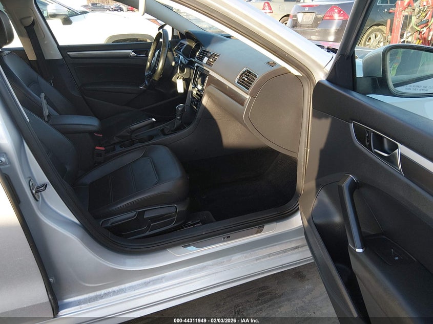 2018 Volkswagen Passat 2.0T R-Line/2.0T S